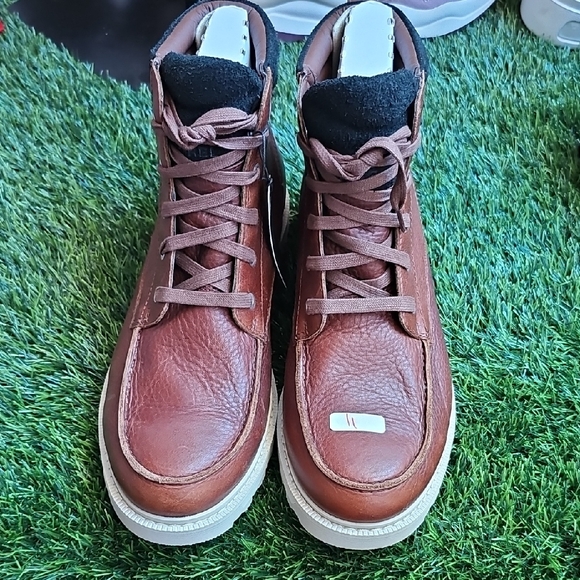 Sorel Brown Leather Boots with Moc-Toe Design - Picture 4 of 12